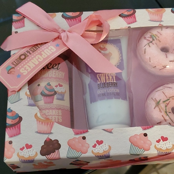 3/$12 or 4/$15 **5pc Bath Gift Set** - Picture 4 of 4